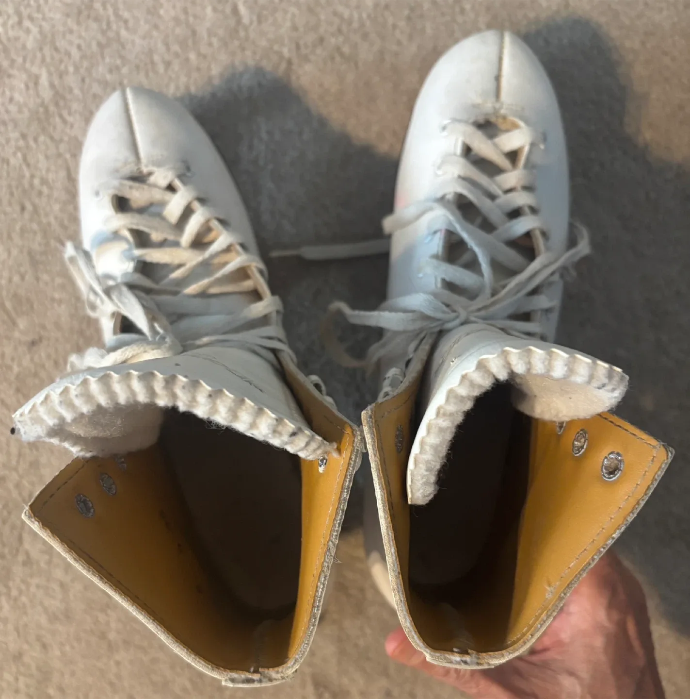 Dominion Canada White Figure Skates - Size 8 image indicator(3)