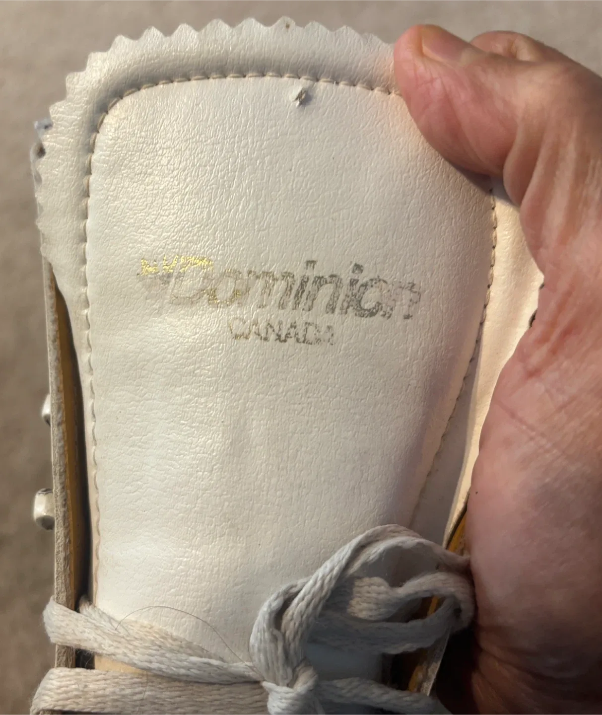 Dominion Canada White Figure Skates - Size 8 image indicator(6)