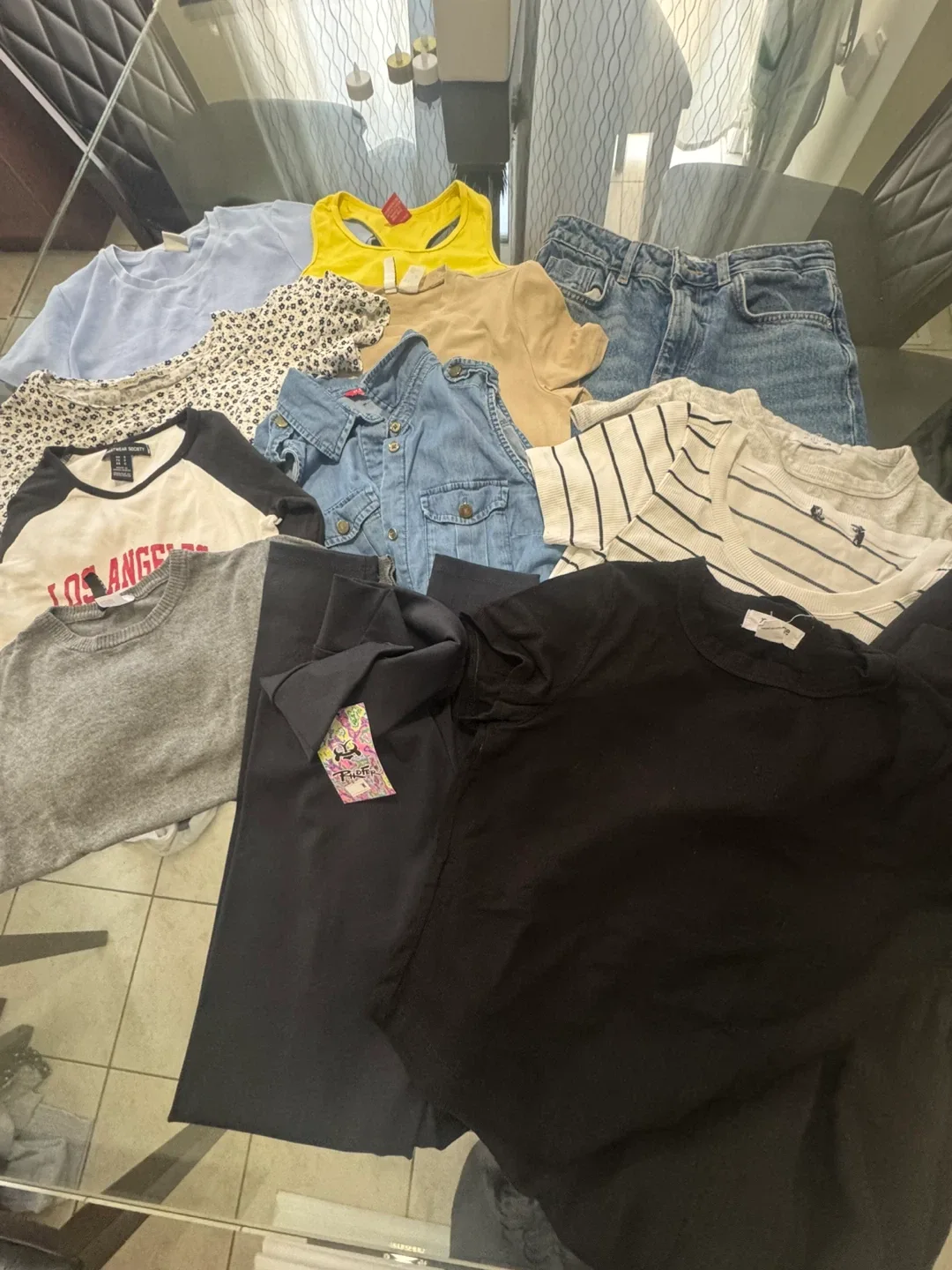 Tops 10 in total like new size small teens only $20 image indicator(3)