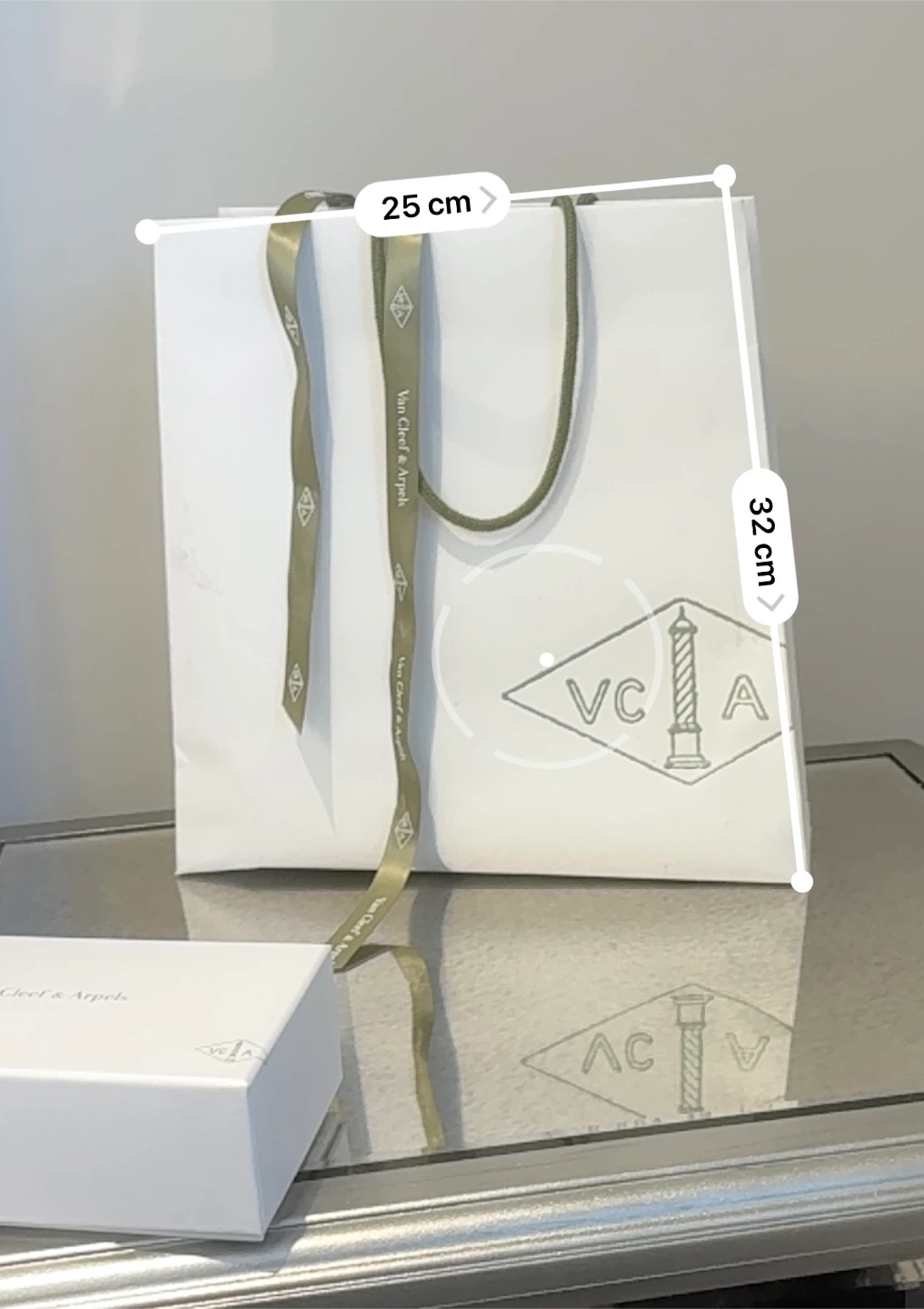 Van Cleef & Arpels Gift Bag & Box - photo 2