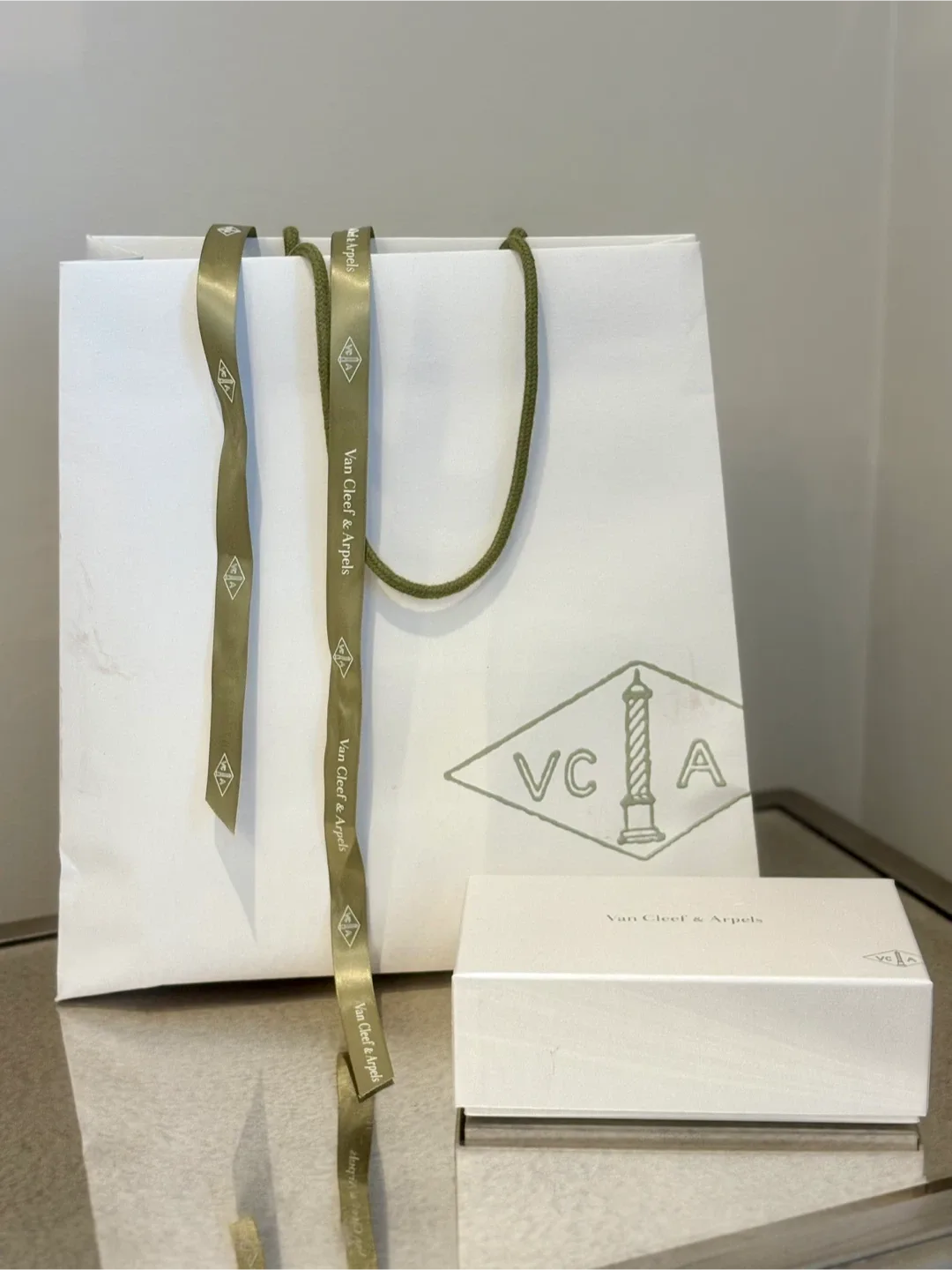 Van Cleef & Arpels Gift Bag & Box
