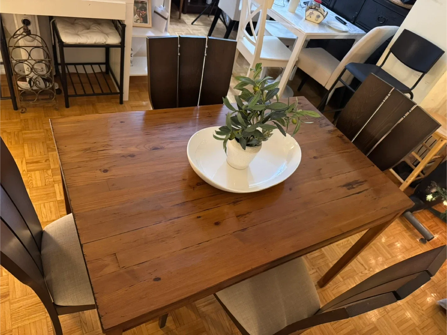 Dining Table with Four Chairs image indicator(4)