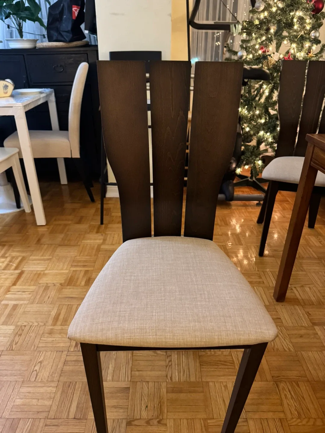 Dining Table with Four Chairs image indicator(5)