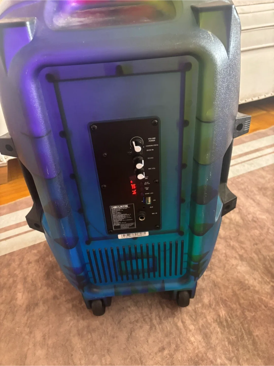 Curtis portable speaker image indicator(2)