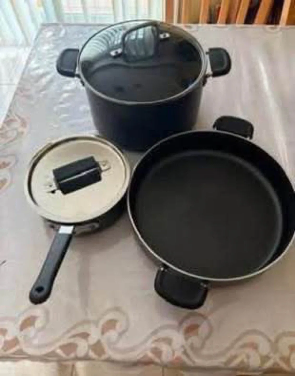 Pan, pot & saucepan (All okay condition) (All FREE)