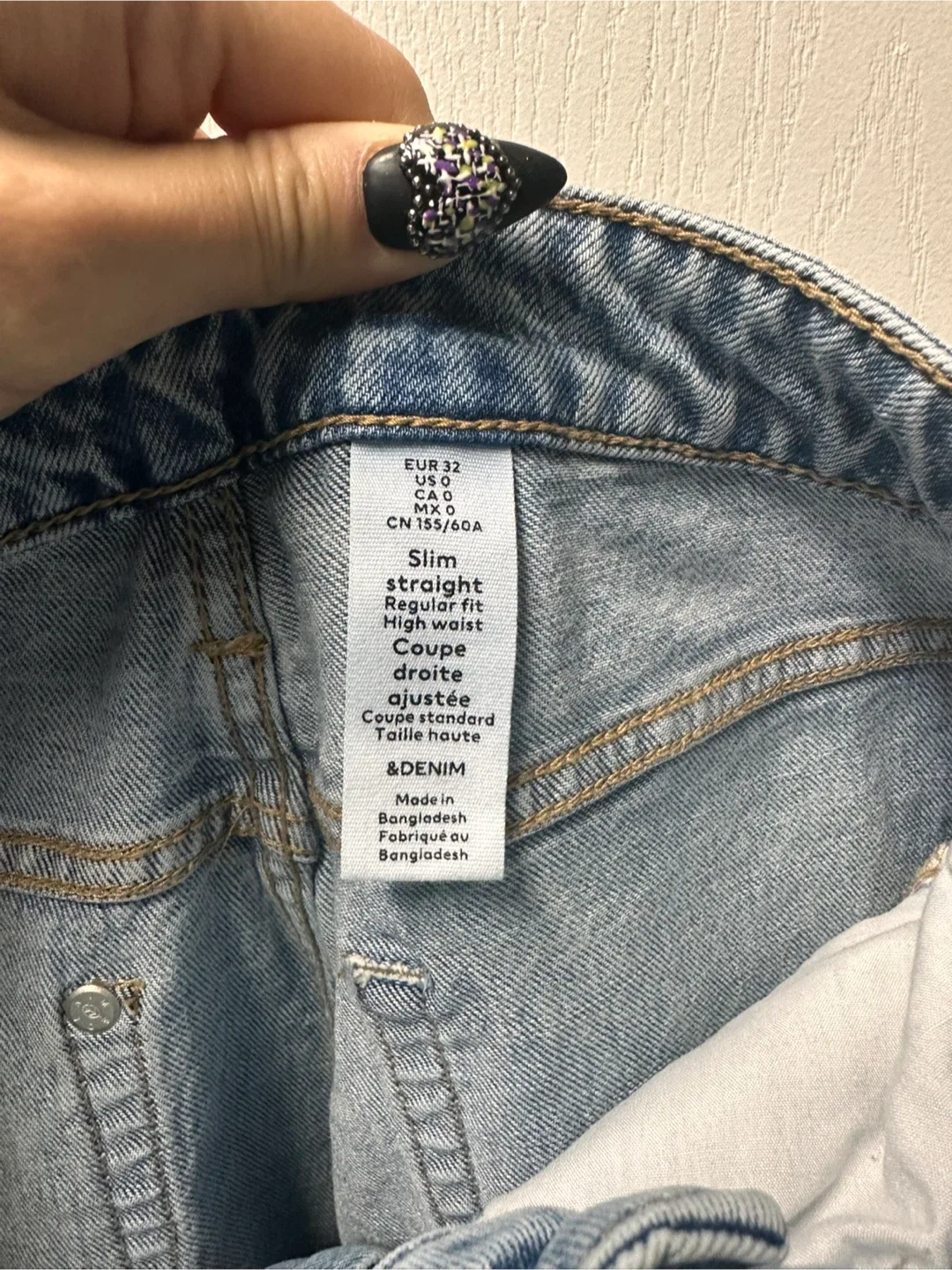 H&M Slim Straight Jeans - Size 0 image indicator(3)