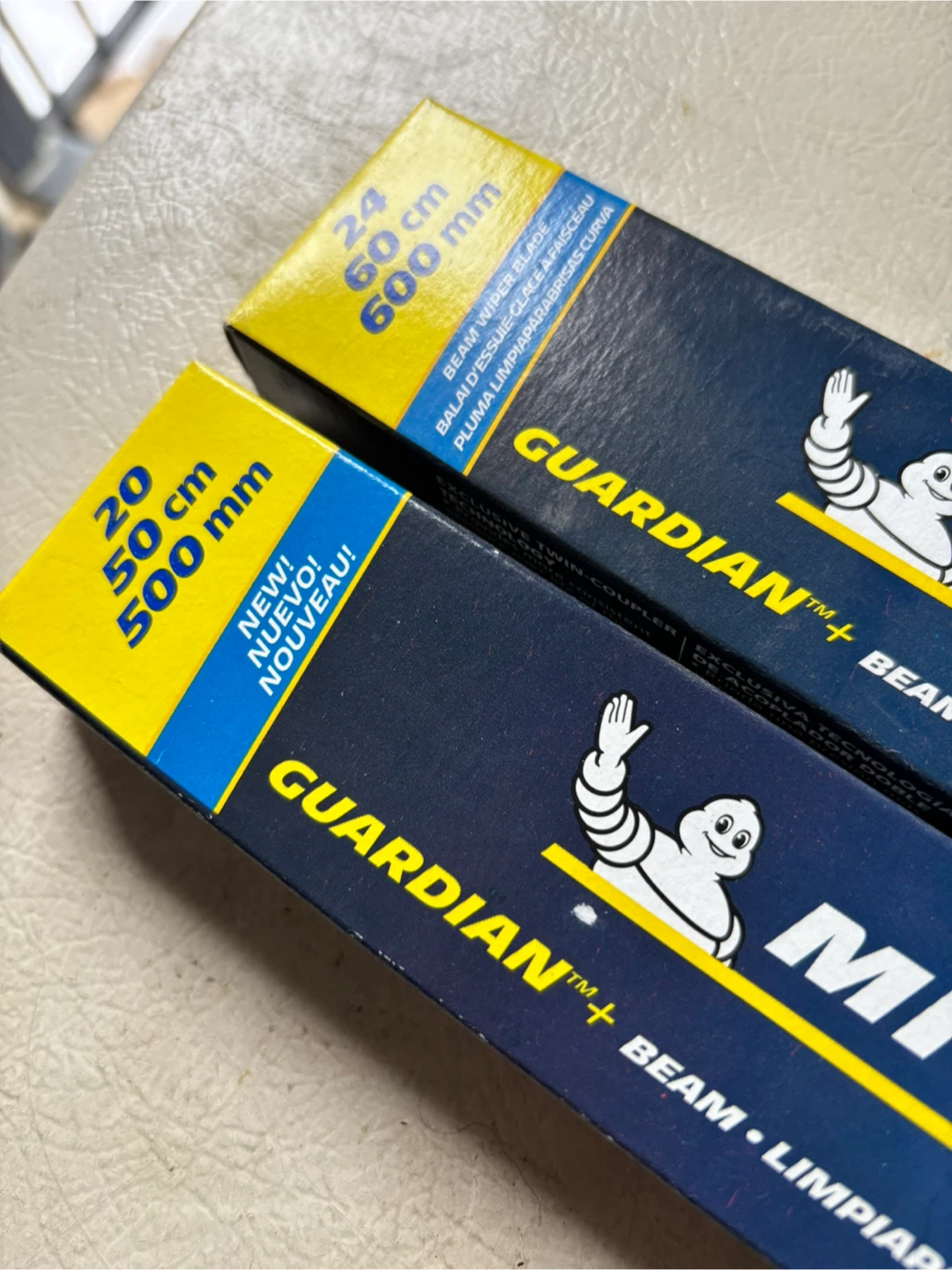 Windshield wiper blades
