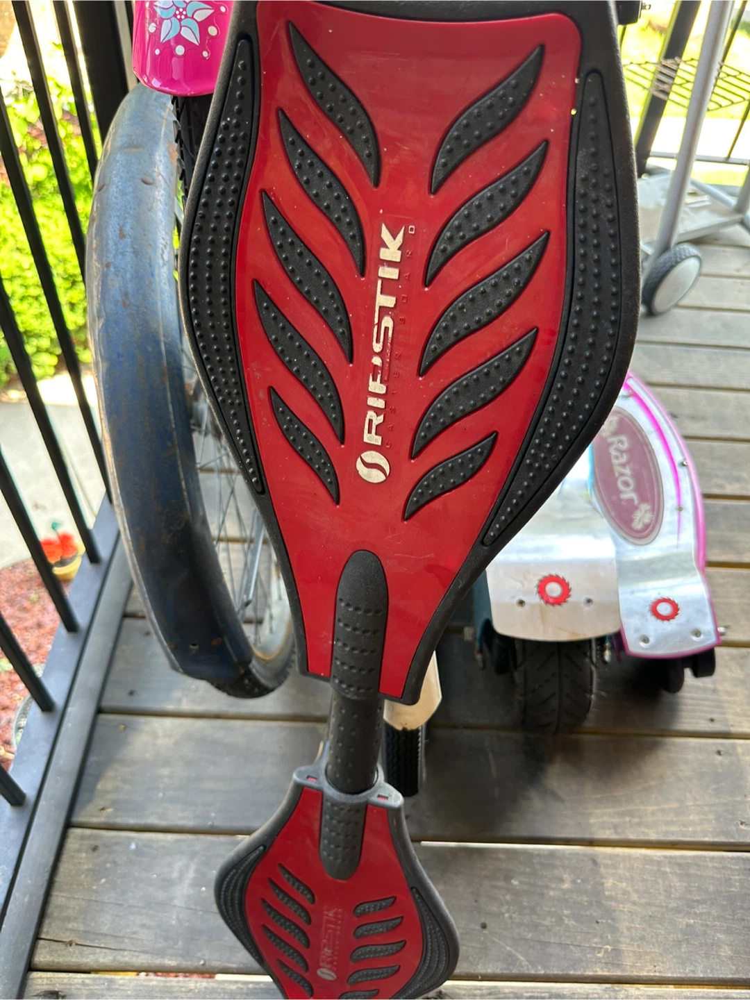 Razor Electric Scooters - Pink and Blue both need new battery - photo 5