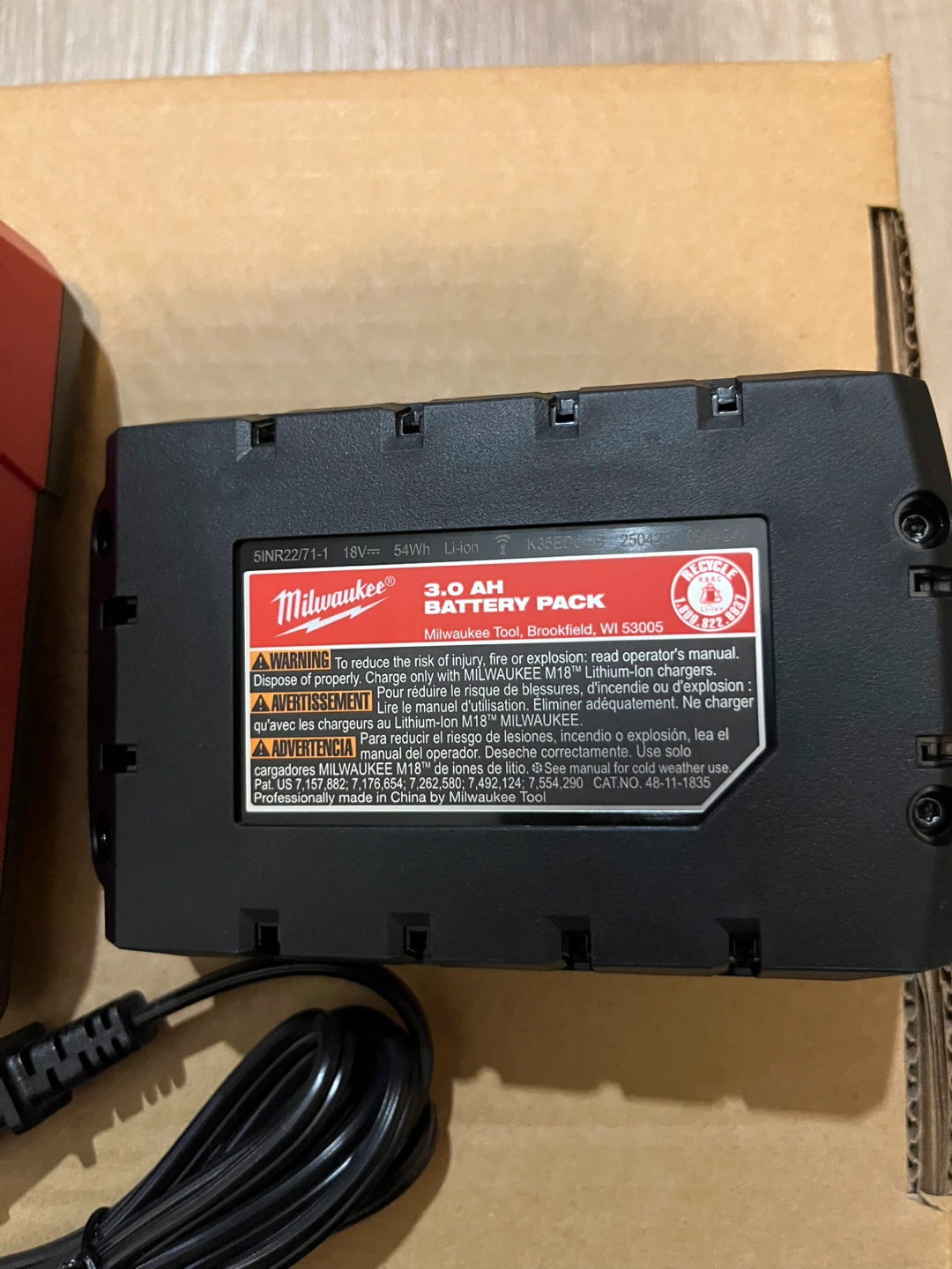 Milwaukee M12/M18 Battery Charger & M18 REDLITHIUM CP3.0 Battery - photo 5
