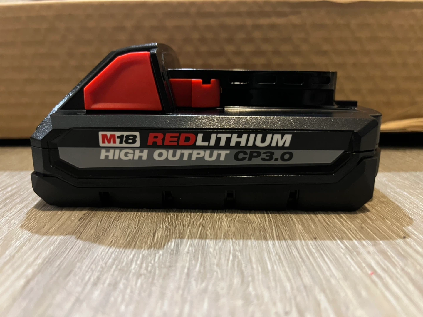 Milwaukee M12/M18 Battery Charger & M18 REDLITHIUM CP3.0 Battery - photo 4
