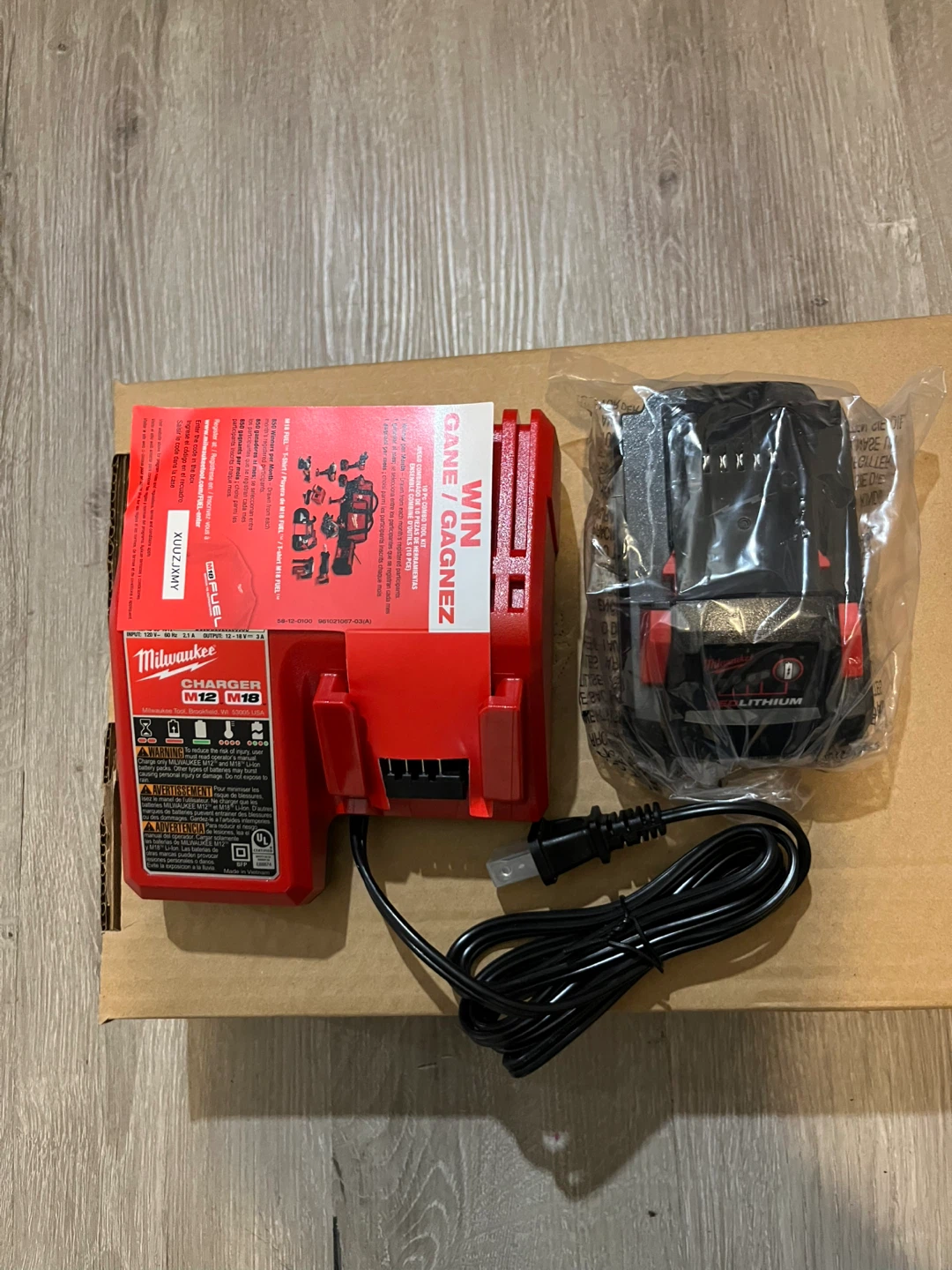 Milwaukee M12/M18 Battery Charger & M18 REDLITHIUM CP3.0 Battery - photo 3