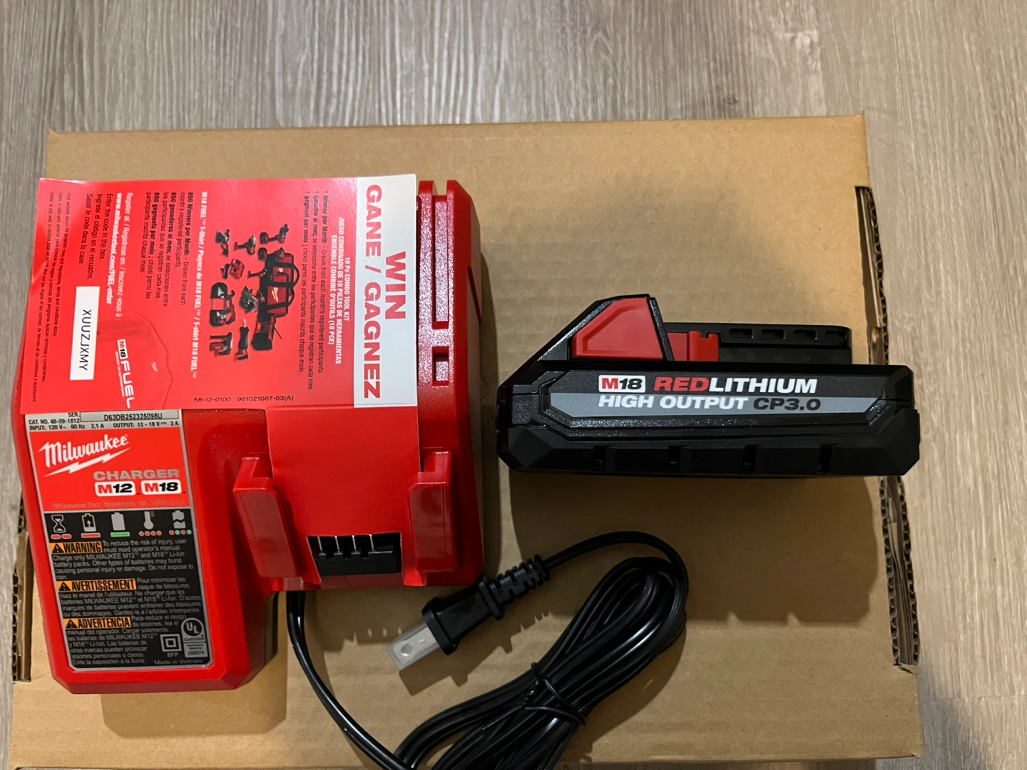 Milwaukee M12/M18 Battery Charger & M18 REDLITHIUM CP3.0 Battery