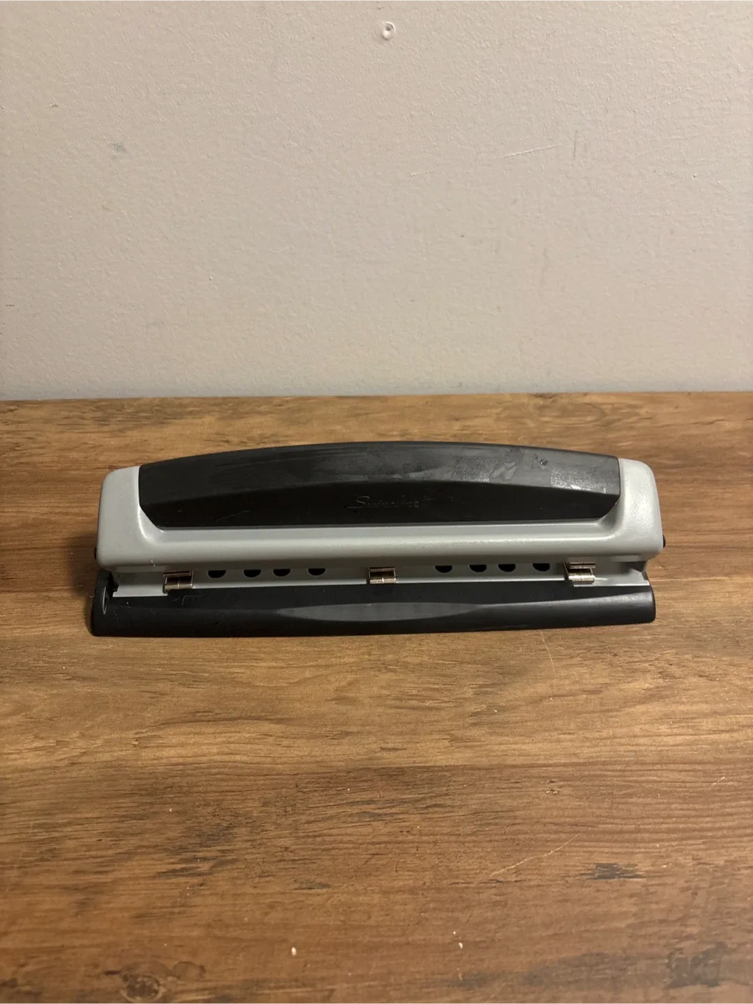 Swingline 9-Hole Punch and a desk stapler image indicator(4)