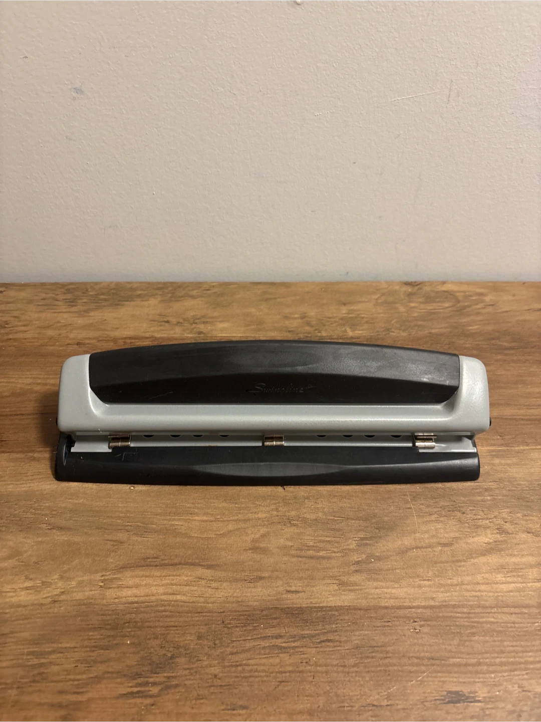Swingline 9-Hole Punch and a desk stapler - photo 5