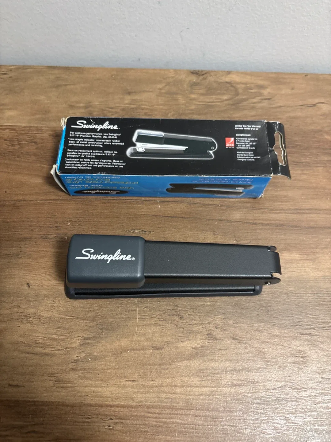 Swingline 9-Hole Punch and a desk stapler image indicator(10)