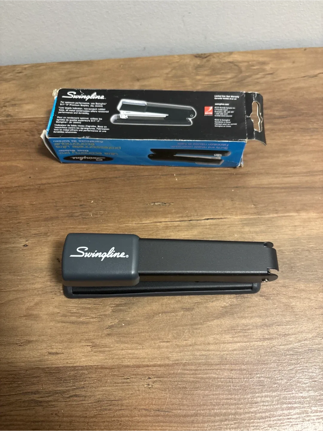 Swingline 9-Hole Punch and a desk stapler image indicator(9)