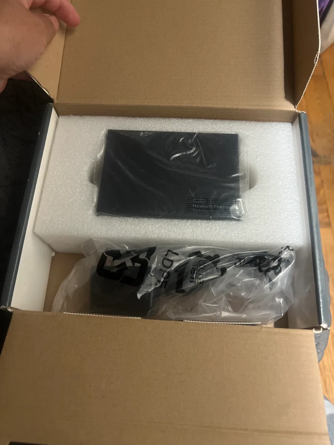 HP OfficeConnect 1420 5-Port Gigabit Switch - New image indicator(2)