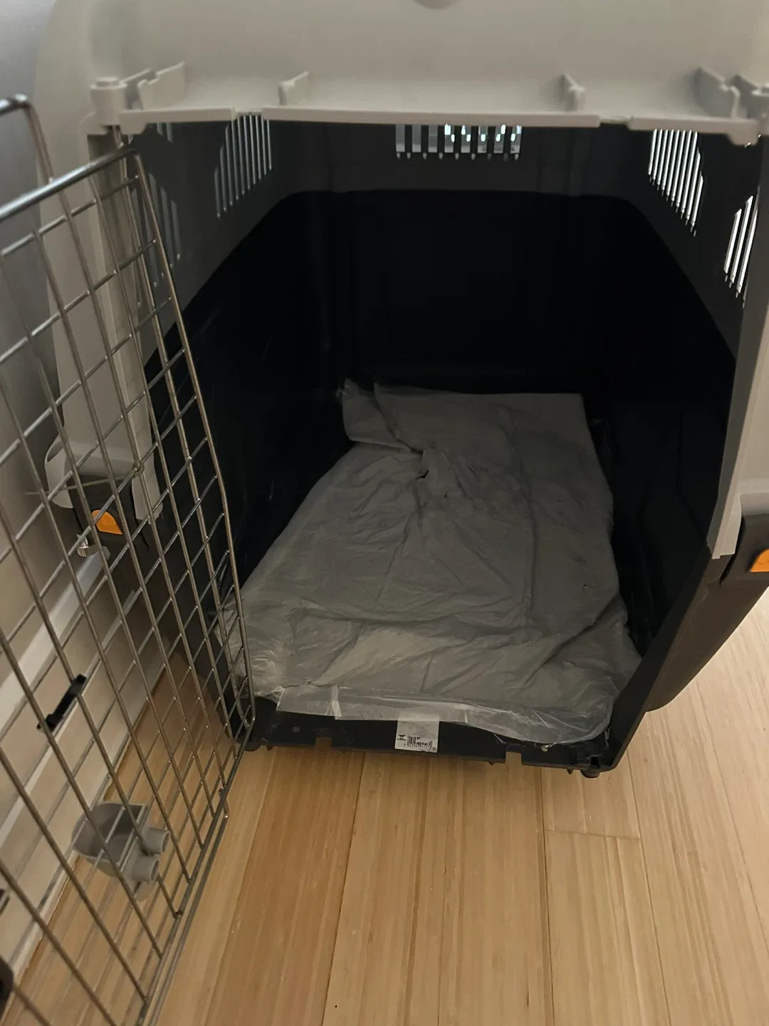 IATA approved Skudo Pet Carrier x 2 image indicator(3)