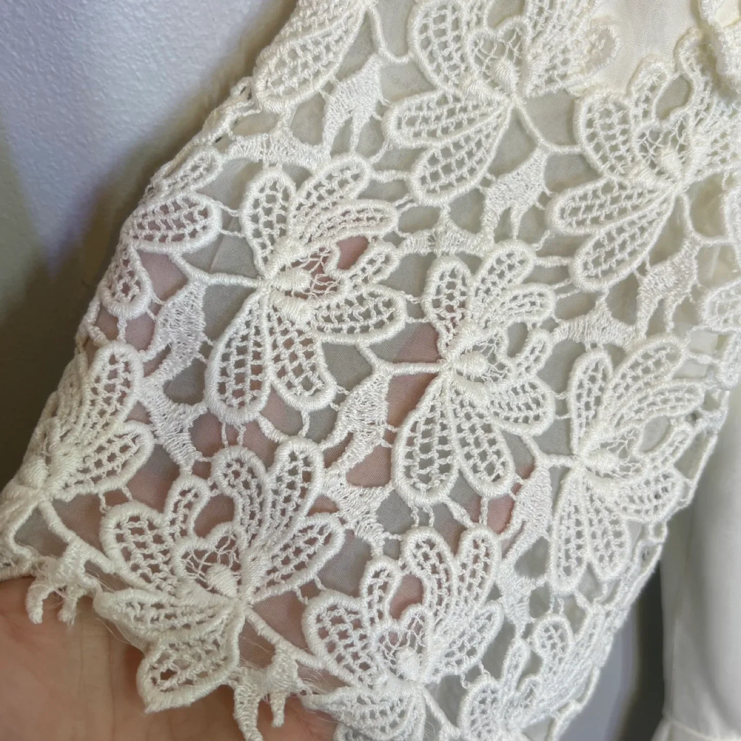 Vintage 1966 Handmade Lace Wedding Dress Detachable Train Sz S image indicator(5)