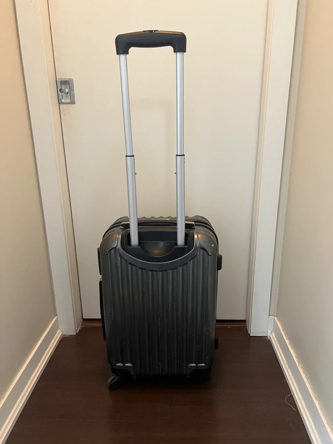 Le Maurice Carry-On Luggage image indicator(3)