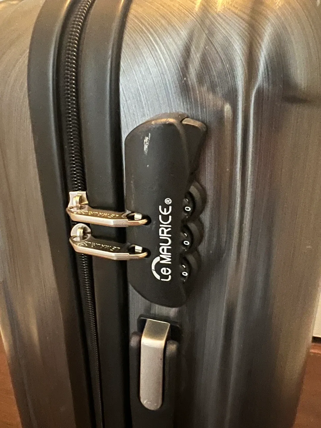 Le Maurice Carry-On Luggage image indicator(4)