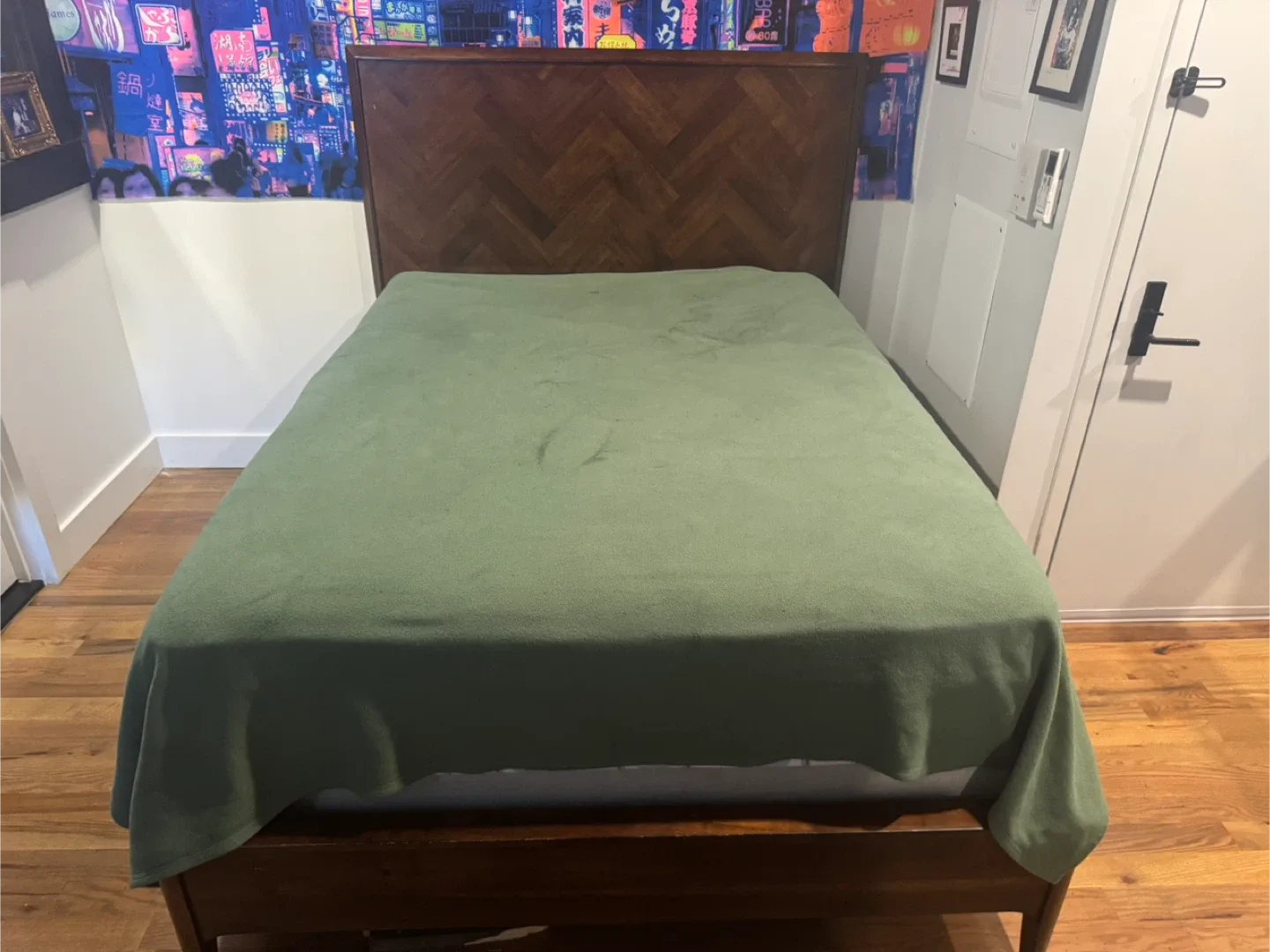 Queen size wooden bed frame missing slats