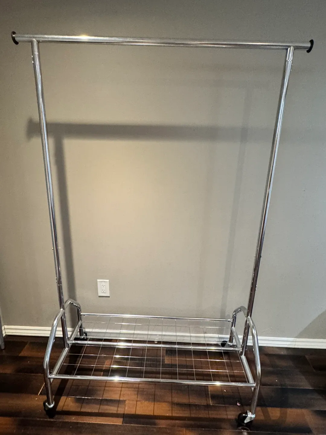 Clothing Rack with Wheels image indicator(2)