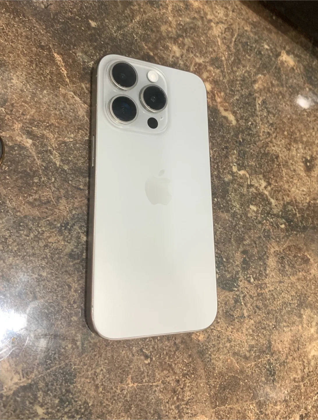 Apple iPhone 15 Pro - Natural Titanium