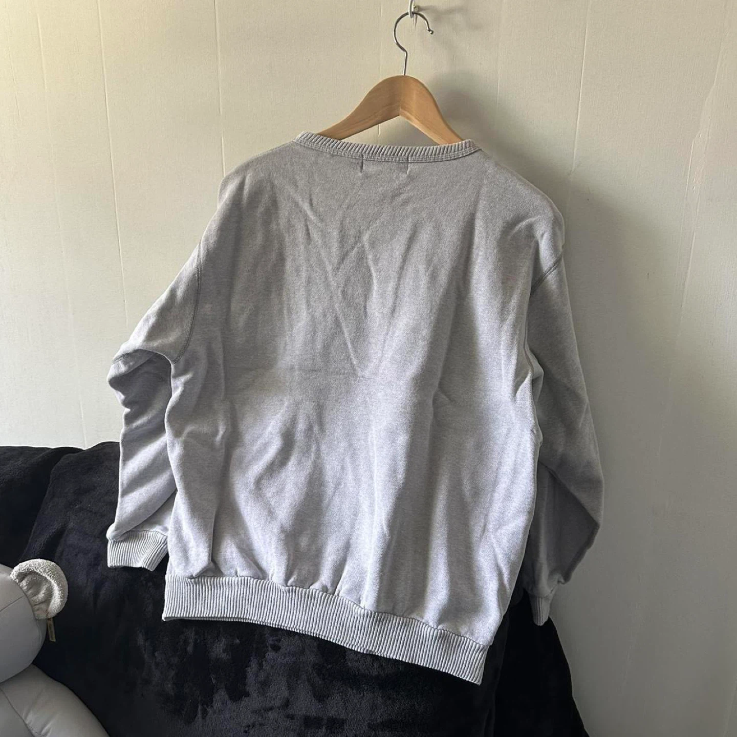 Grey crewneck pullover sweatshirt - photo 4