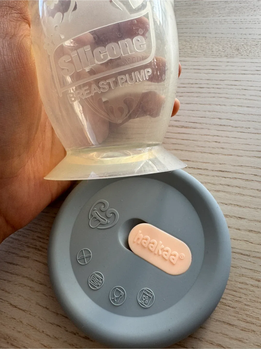 Haakaa Silicone Breast Pump with Lid