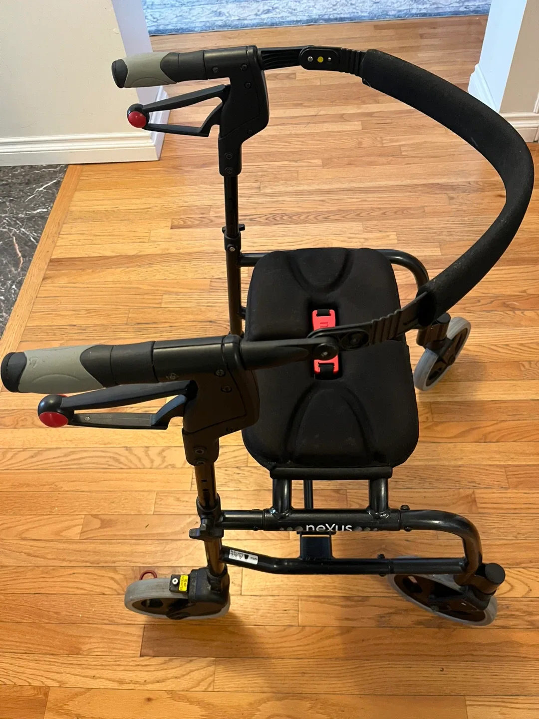 Nexus Walker with Seat image indicator(2)