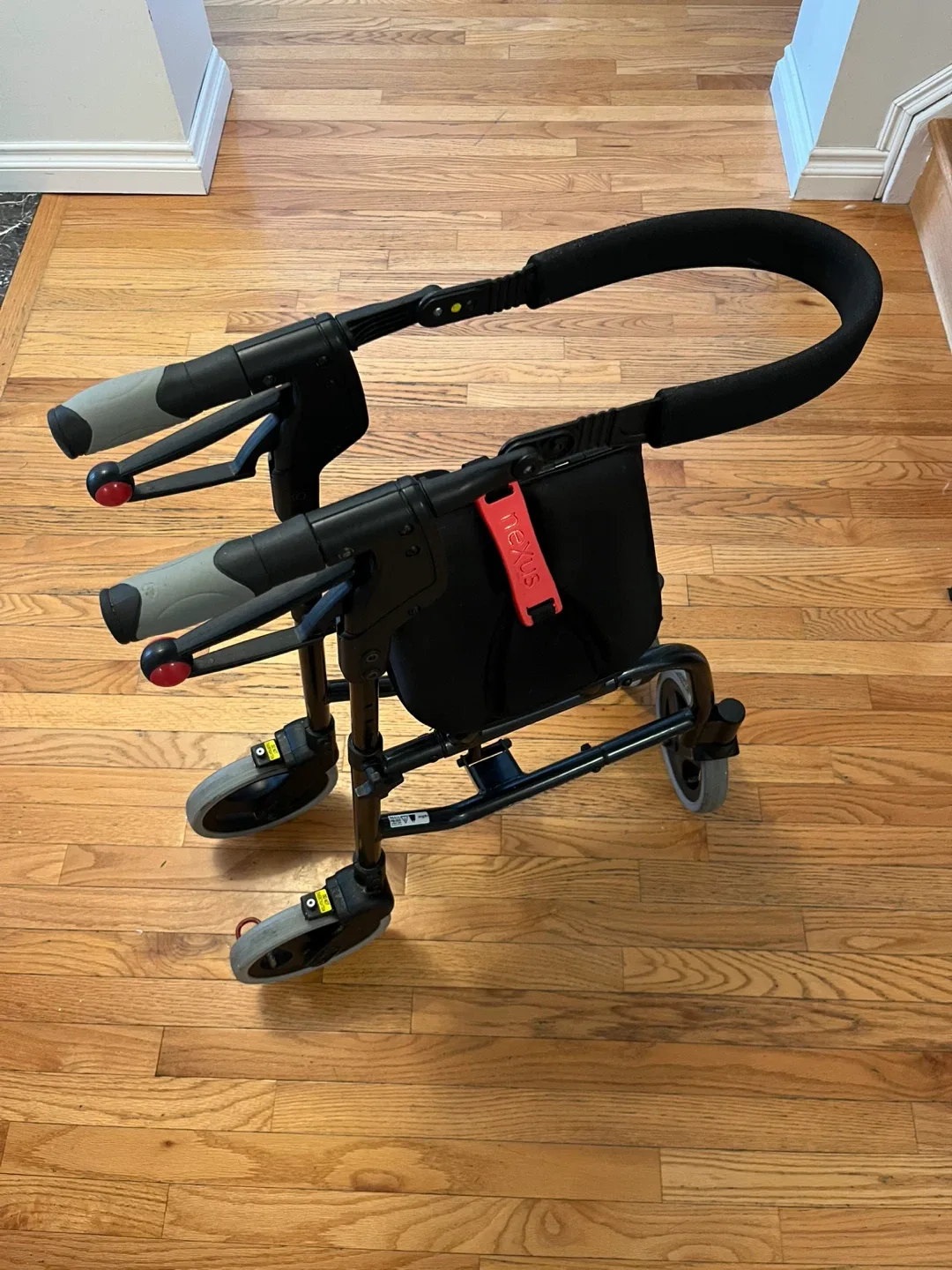 Nexus Walker with Seat image indicator(3)