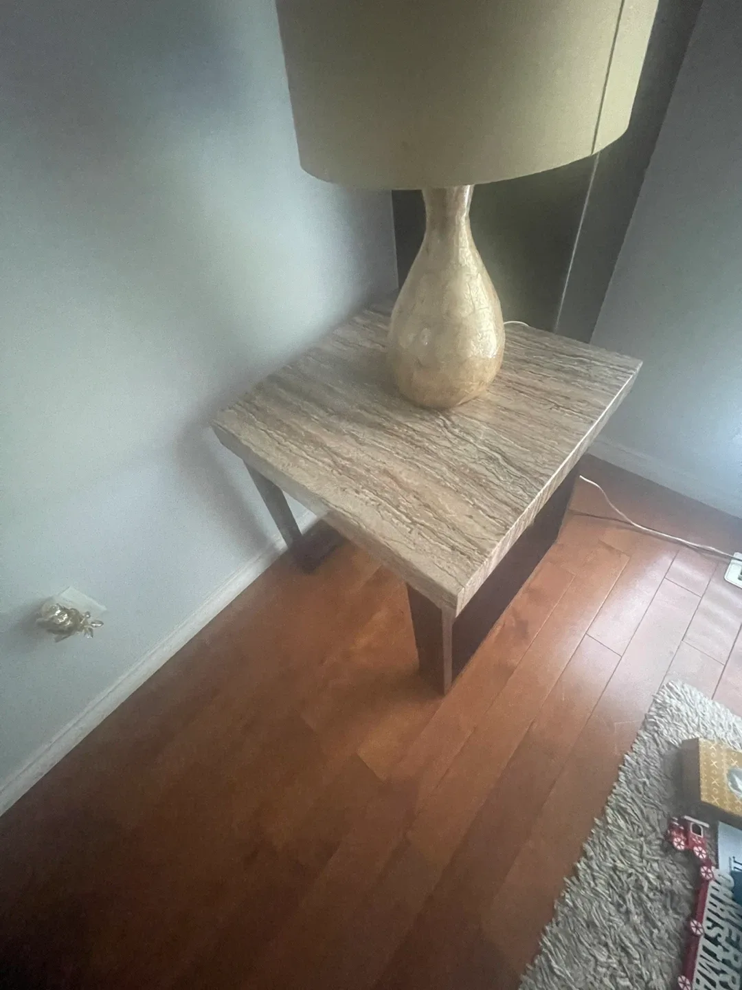 Coffee table and end table set image indicator(4)