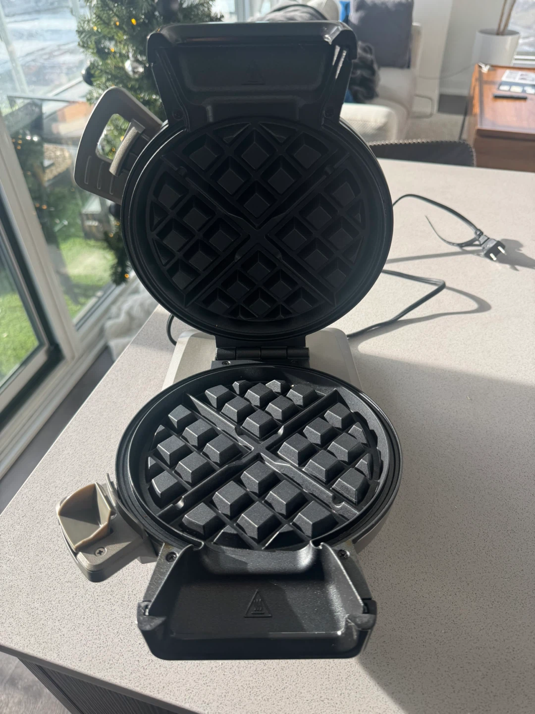 Cuisinart Vertical Waffle Maker- like New , only used once - photo 4