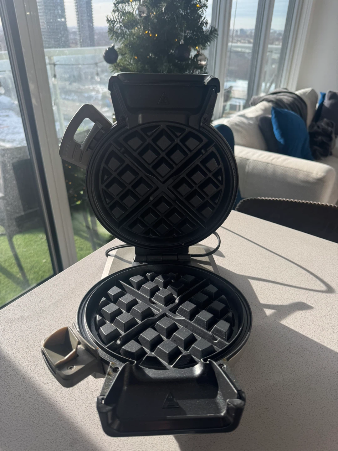 Cuisinart Vertical Waffle Maker- like New , only used once - photo 2
