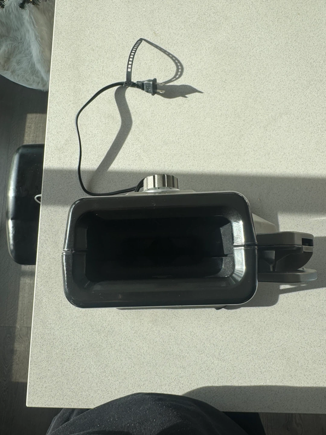 Cuisinart Vertical Waffle Maker- like New , only used once - photo 5