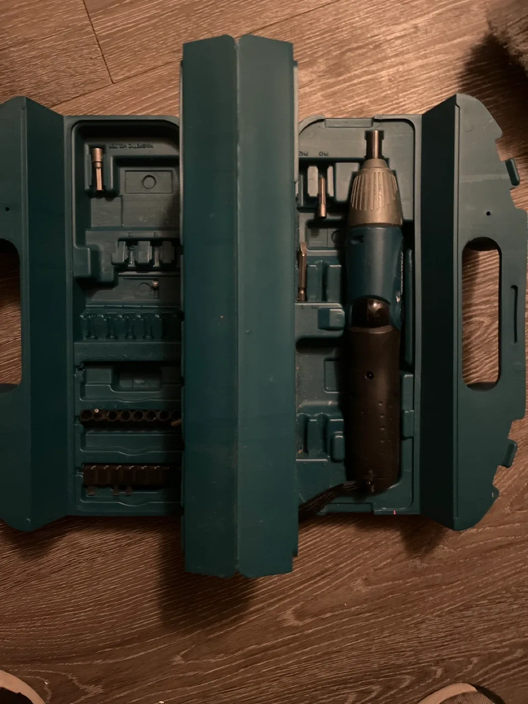 Makita Cordless Screwdriver Kit