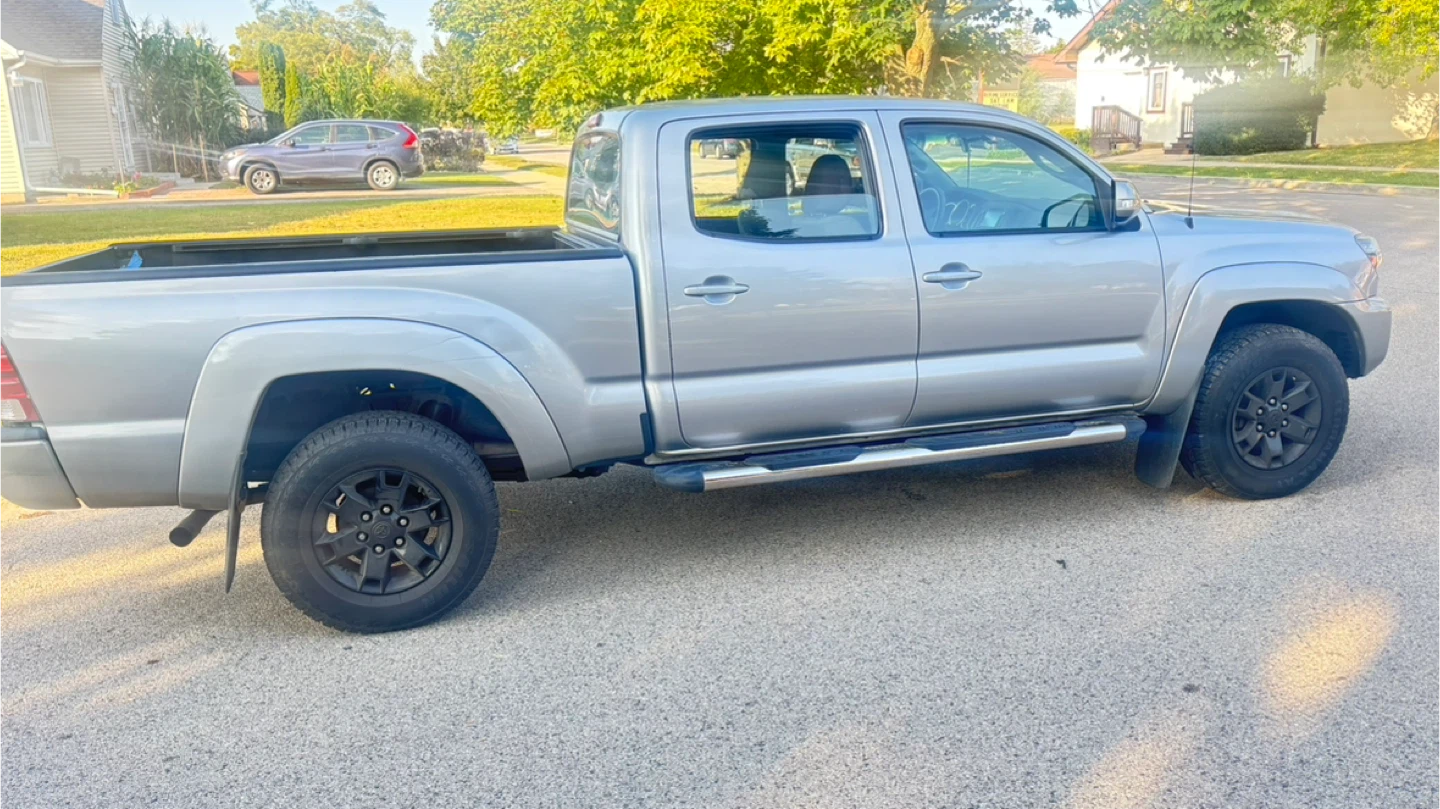 Toyota Tacoma Truck - Silver - photo 4