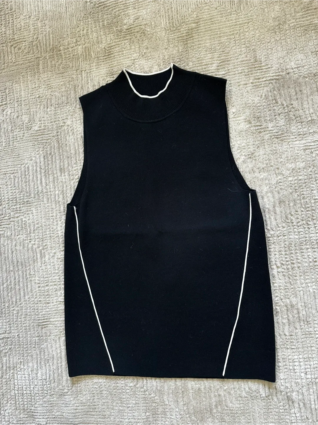 Banana Republic Black Sleeveless Knit Top image indicator(2)