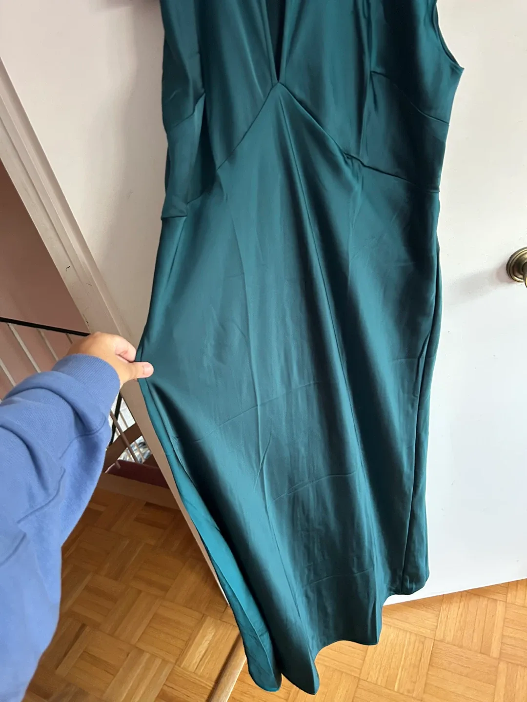 Green Satin maxi dress - size XL (BRAND NEW WITH TAG BNWT) image indicator(5)