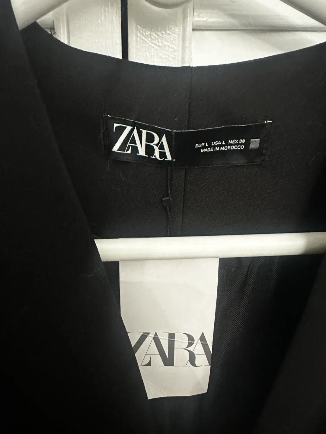 New Zara Black Sleeveless Belted Vest - Size L image indicator(3)