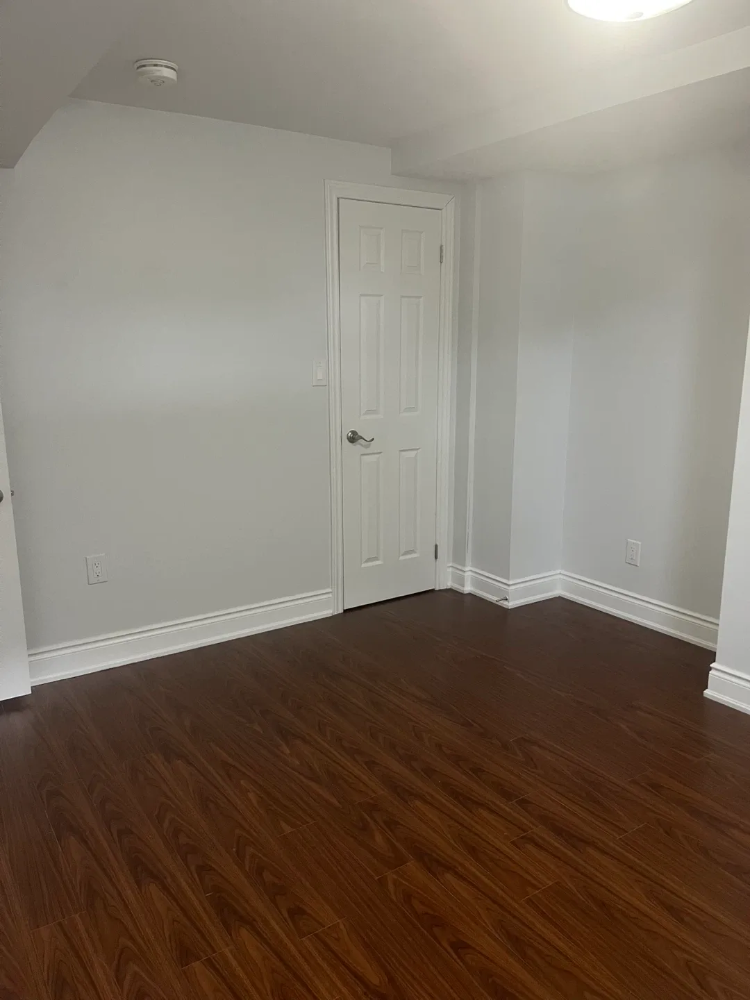 Basement for rent image indicator(6)