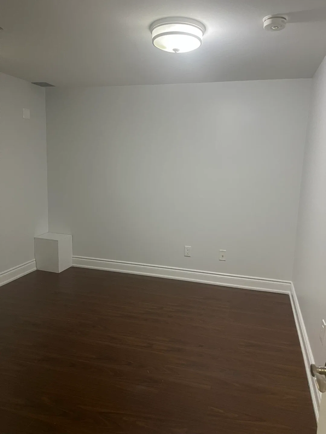 Basement for rent image indicator(8)