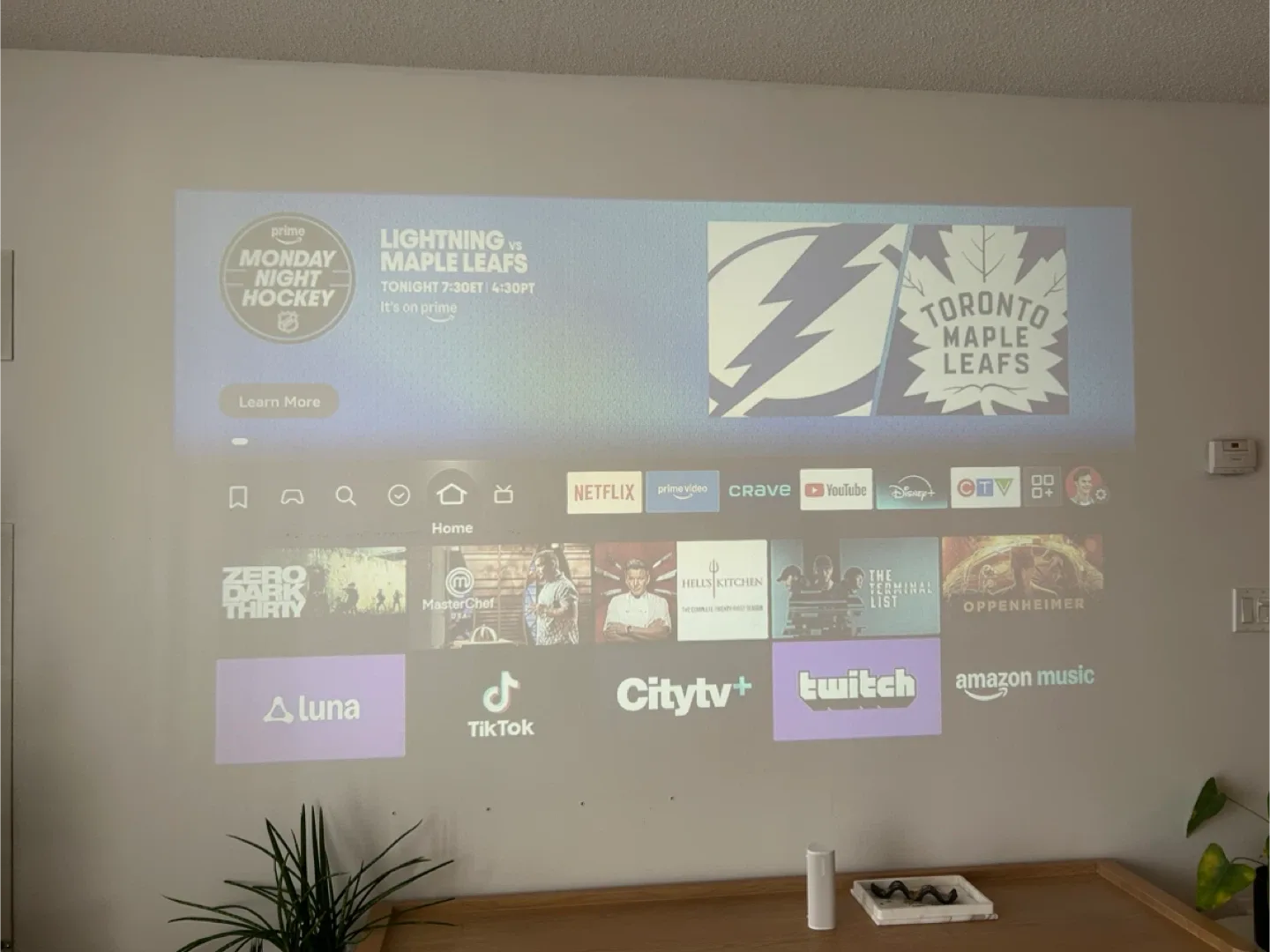 ✨ Pre‑Owned iWIMIUS Smart Projector – Discounted Deal! ✨ image indicator(6)