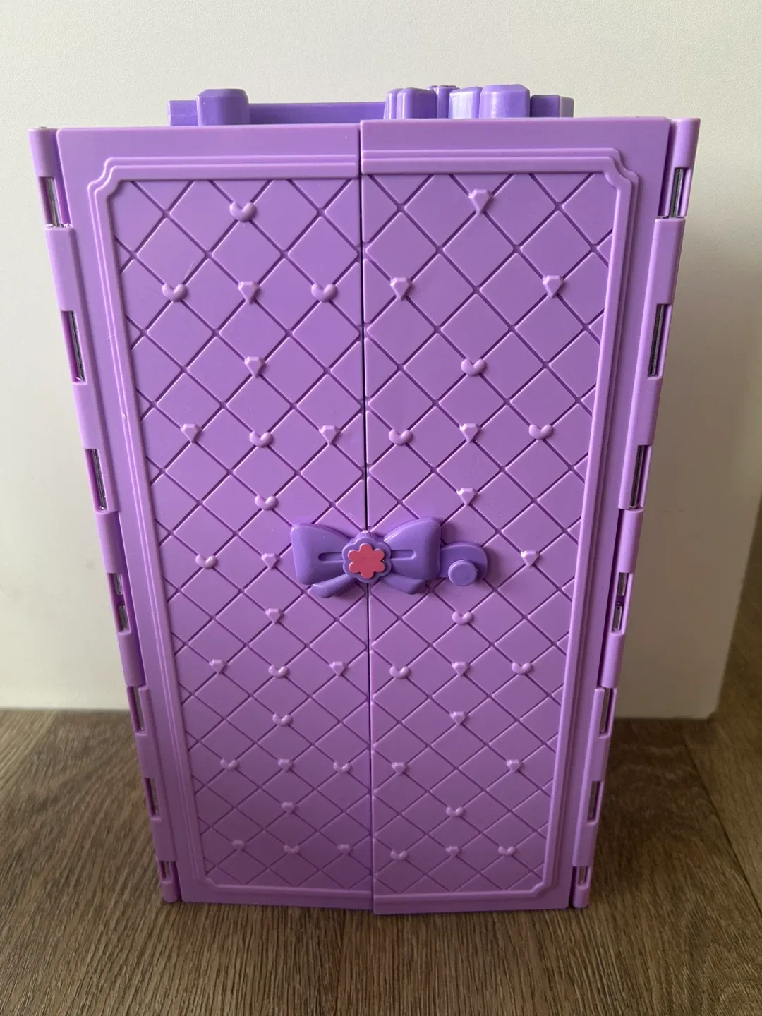 Doll Closet with clothes and Accessories image indicator(2)