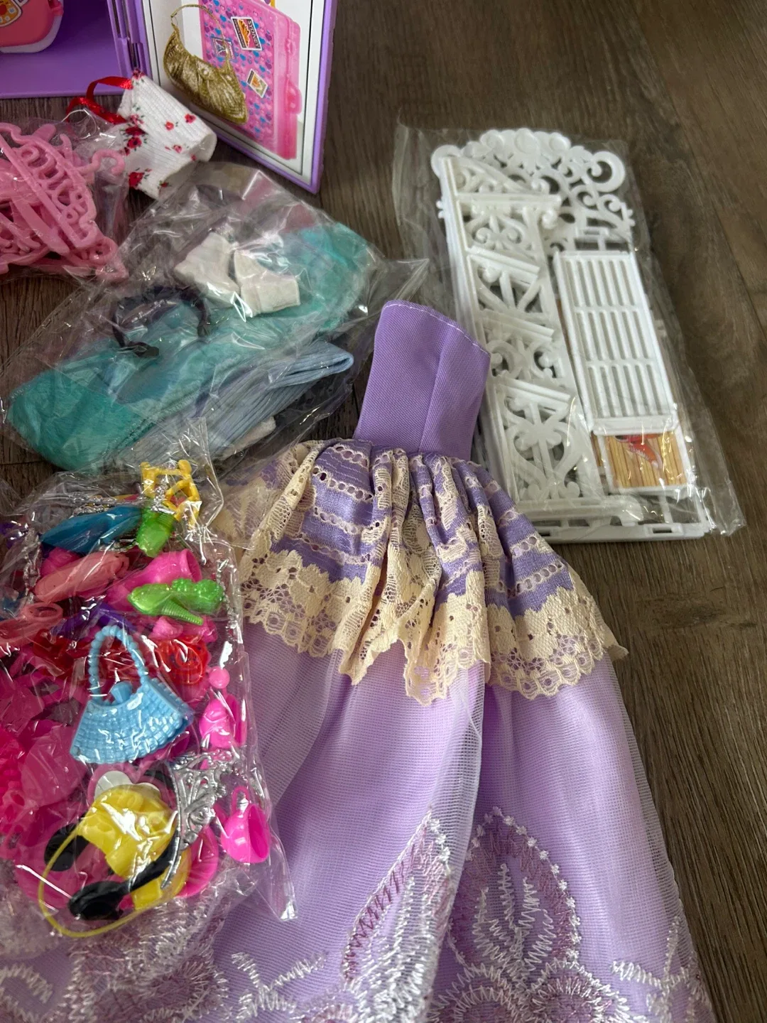 Doll Closet with clothes and Accessories image indicator(4)