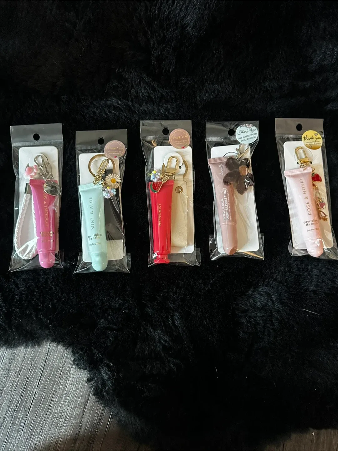 Lip gloss with chain