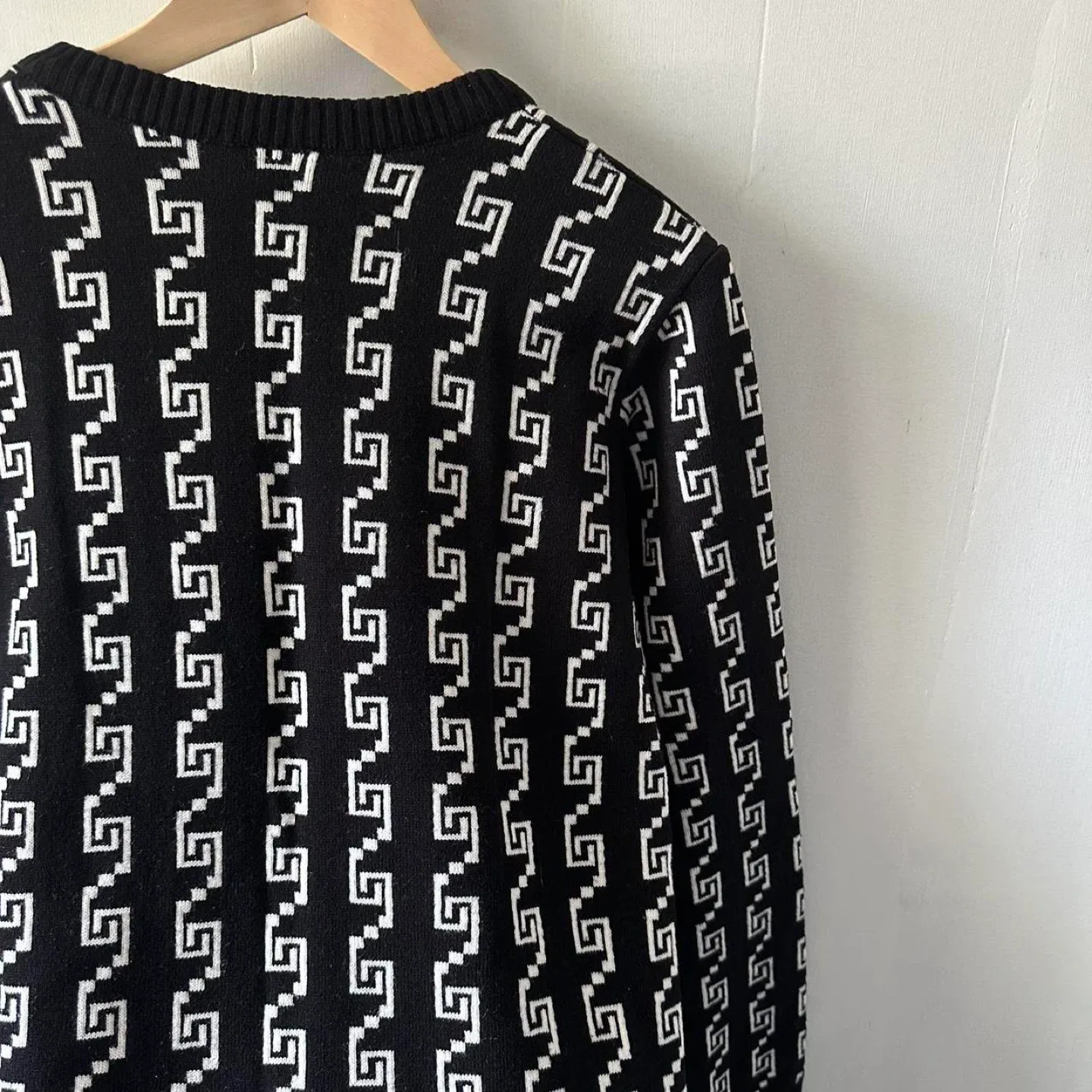 Oversized Black Patterned Sweater image indicator(5)