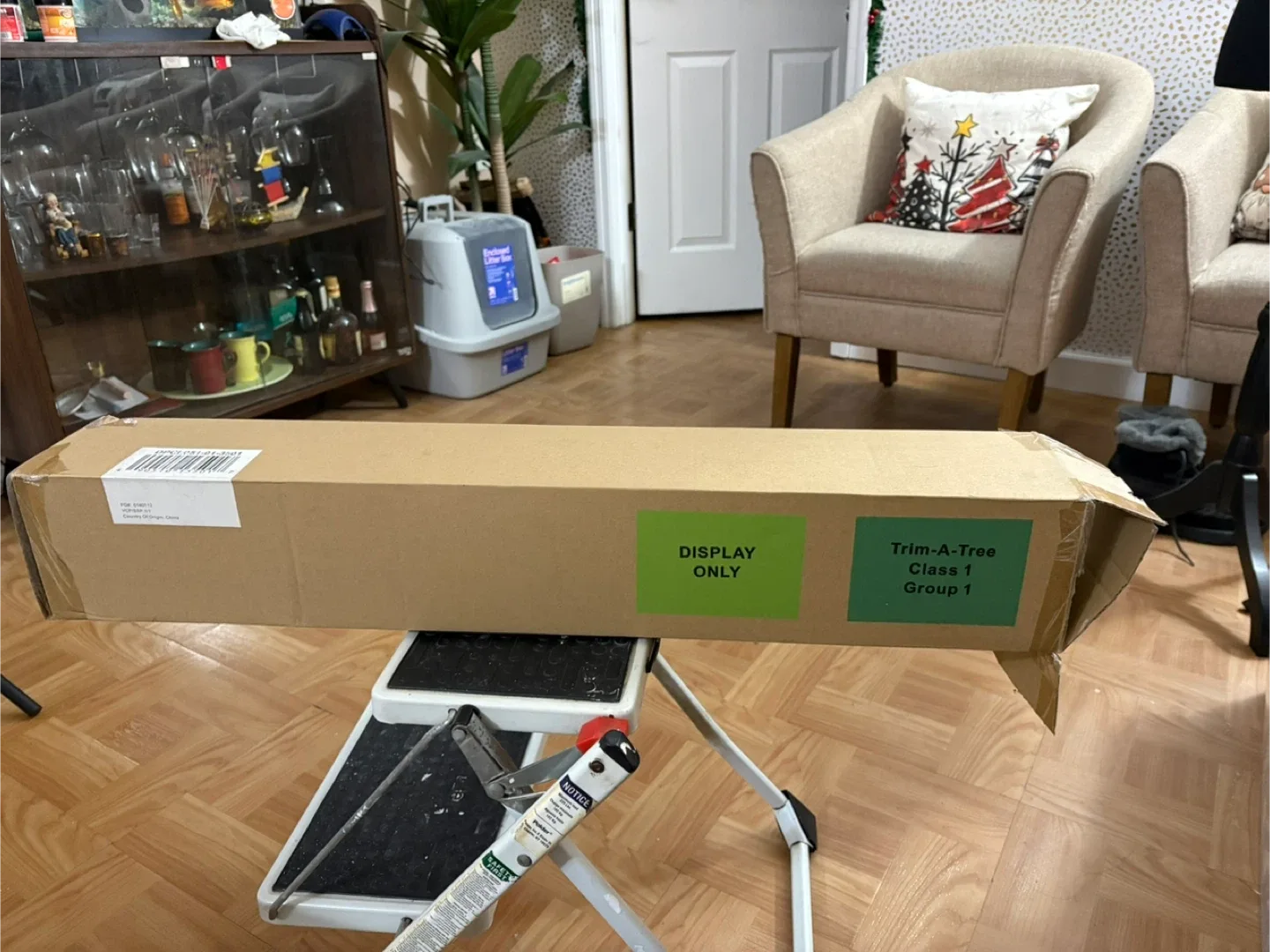 Trim-A-Tree Class 1 Artificial Christmas Tree image indicator(2)