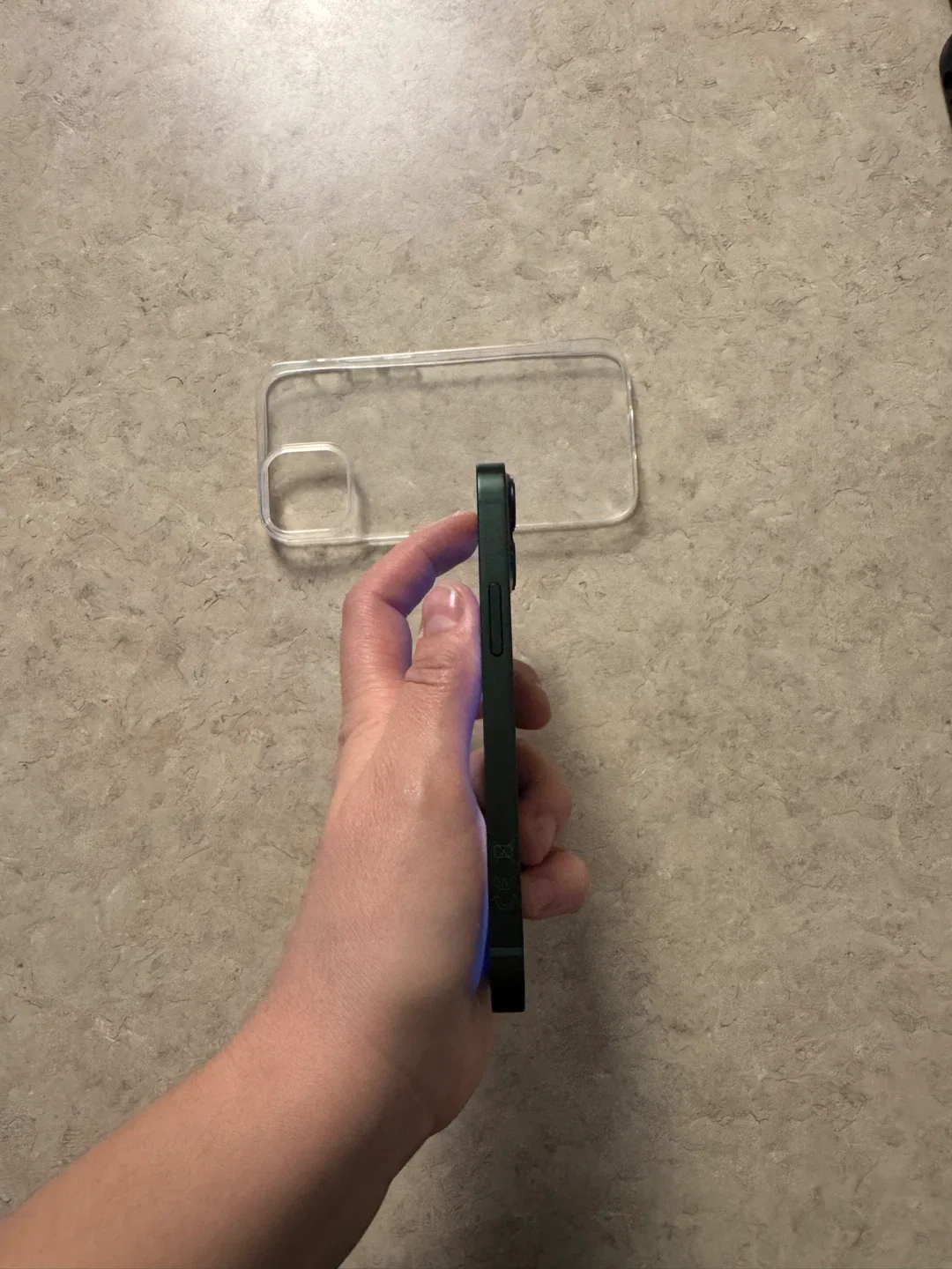 iPhone 13 mini Green 128GB + Case image indicator(2)